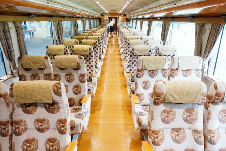 JR九州の観光列車「A列車で行こう」通常座席