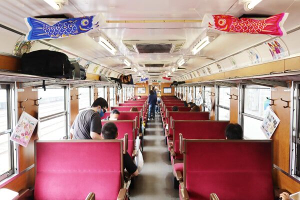 秩父鉄道の観光列車「SLパレオエクスプレス」車内