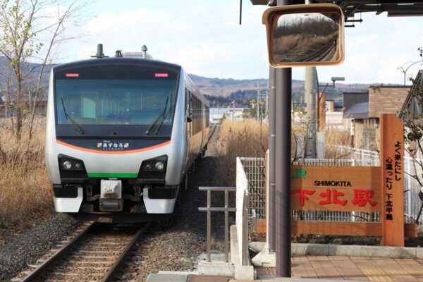JR東日本の観光列車「リゾートあすなろ下北」に使用されるHB-E300系