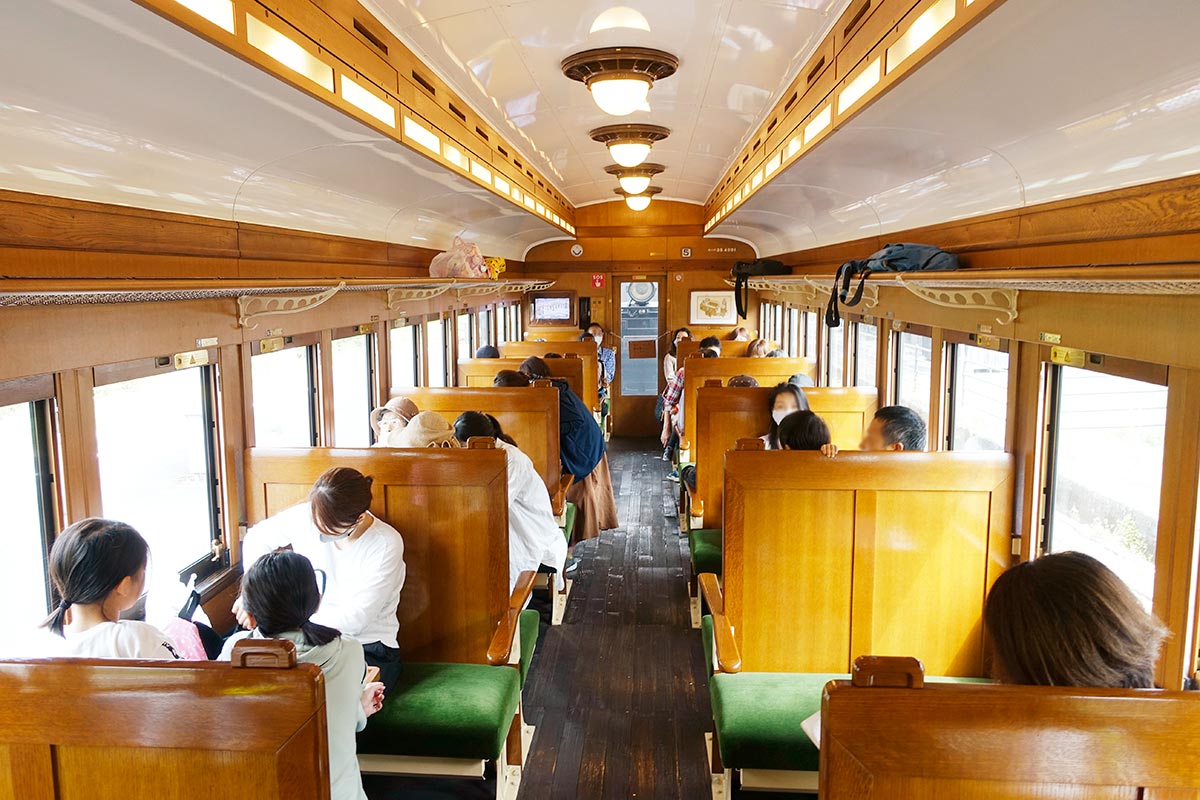 JR西日本の観光列車「SLやまぐち号」の普通車
