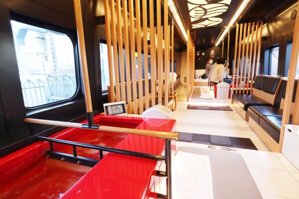 JR東日本の観光列車「とれいゆ つばさ」足湯