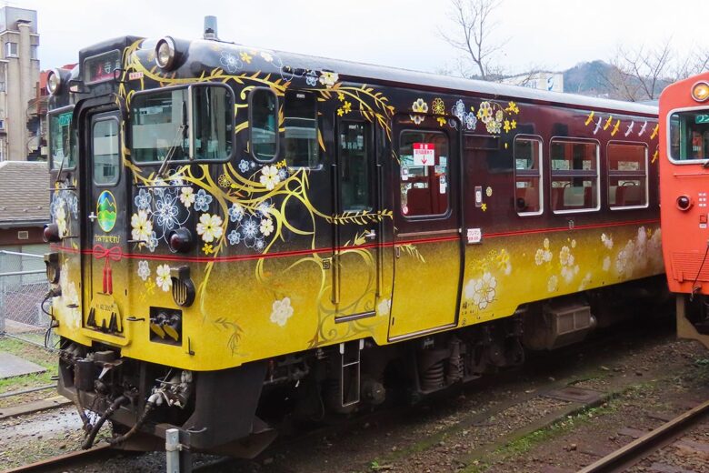 JR西日本の観光列車「うみやまむすび」