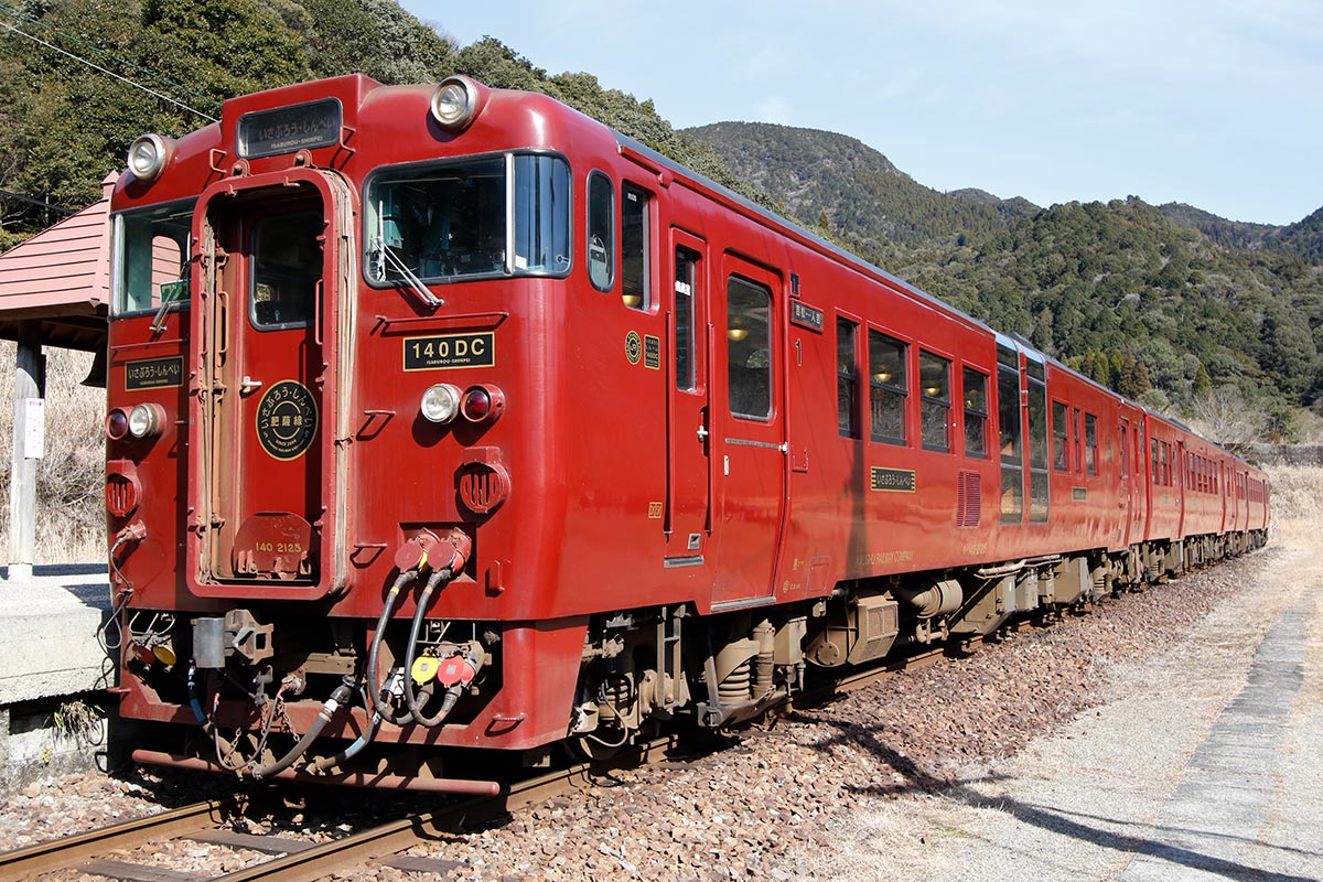 JR九州の観光列車「いさぶろう・しんぺい」