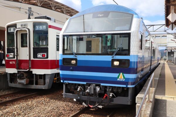 会津鉄道の観光列車「お座トロ展望列車」