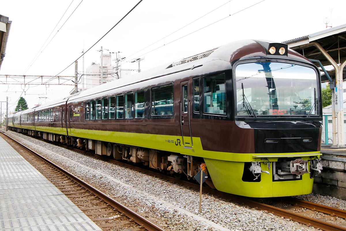 JR東日本の観光列車「リゾートやまどり」