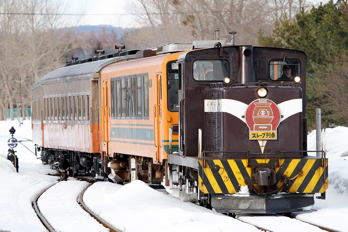 津軽鉄道の観光列車「ストーブ列車」