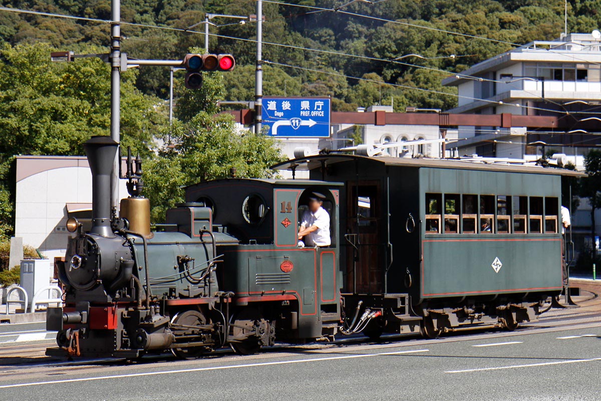 伊予鉄道の観光列車「坊っちゃん列車」