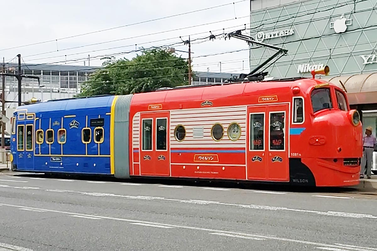 岡山電気軌道の観光列車「おかでんチャギントン」