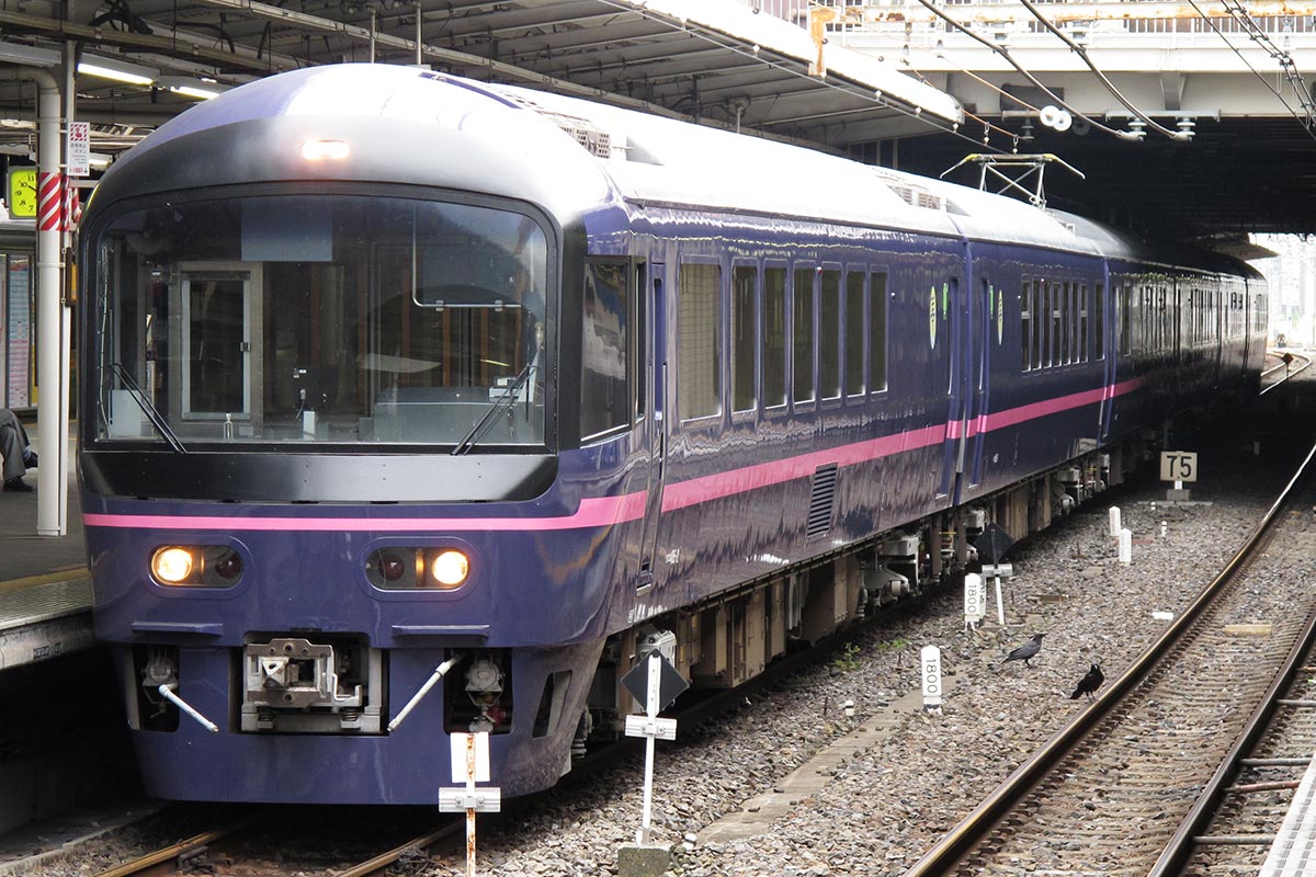 JR東日本の観光列車「華」