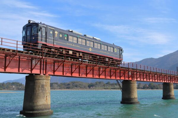 京都丹後鉄道の観光列車「丹後くろまつ号」