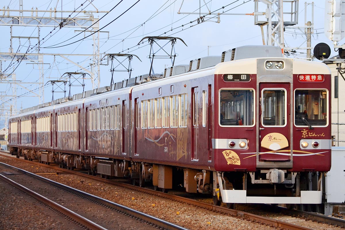 阪急電鉄の観光列車「京とれいん」