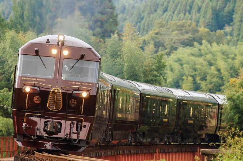 JR九州の観光列車「ななつ星in九州」