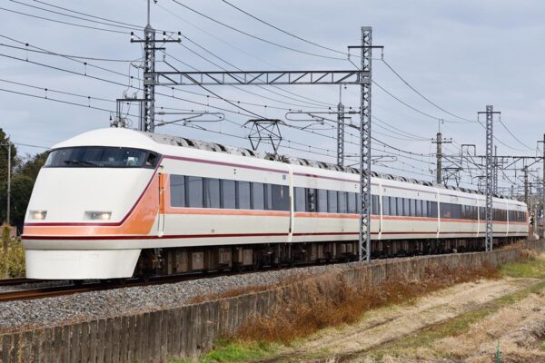 東武鉄道の100系電車「スペーシア」
