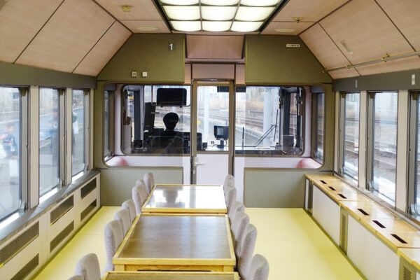JR東日本の観光列車「華」車内