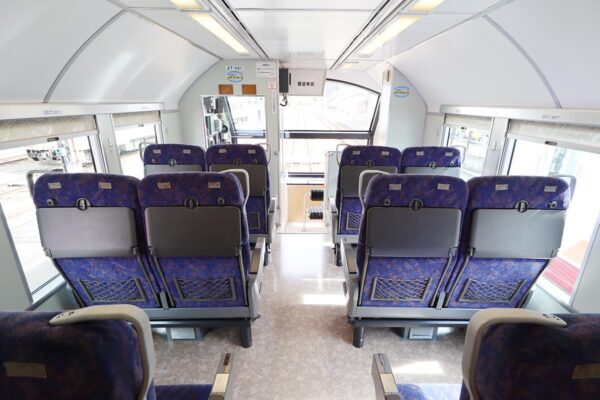 会津鉄道の観光列車「お座トロ展望列車」展望席
