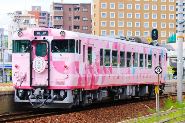 JR西日本の観光列車「SAKU美SAKU楽」（JR西日本ニュースリリースより）