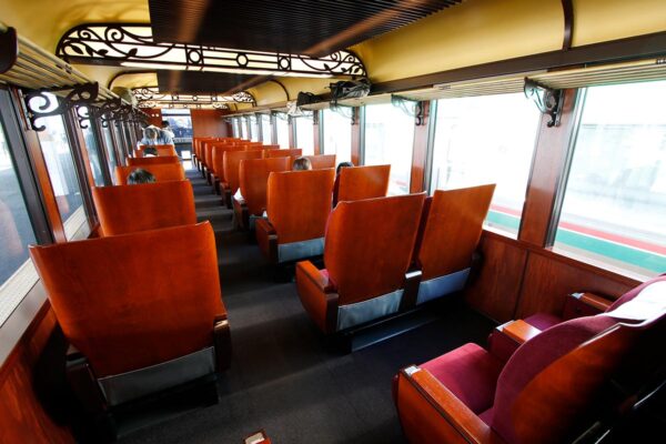 JR東日本の観光列車「SLばんえつ物語」グリーン車