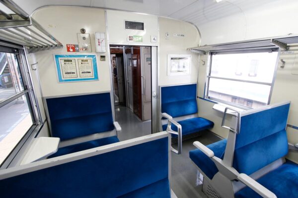 JR東日本の観光列車「SLぐんま」12系車内