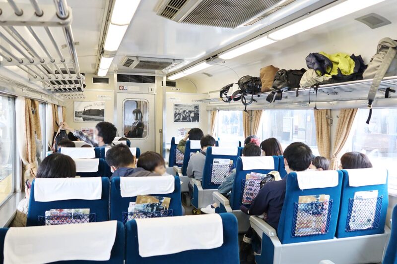 東武鉄道の観光列車「SL大樹」車内
