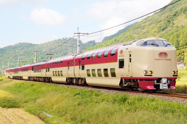 JR西日本・JR東海の観光列車「サンライズ瀬戸」「サンライズ瀬戸」