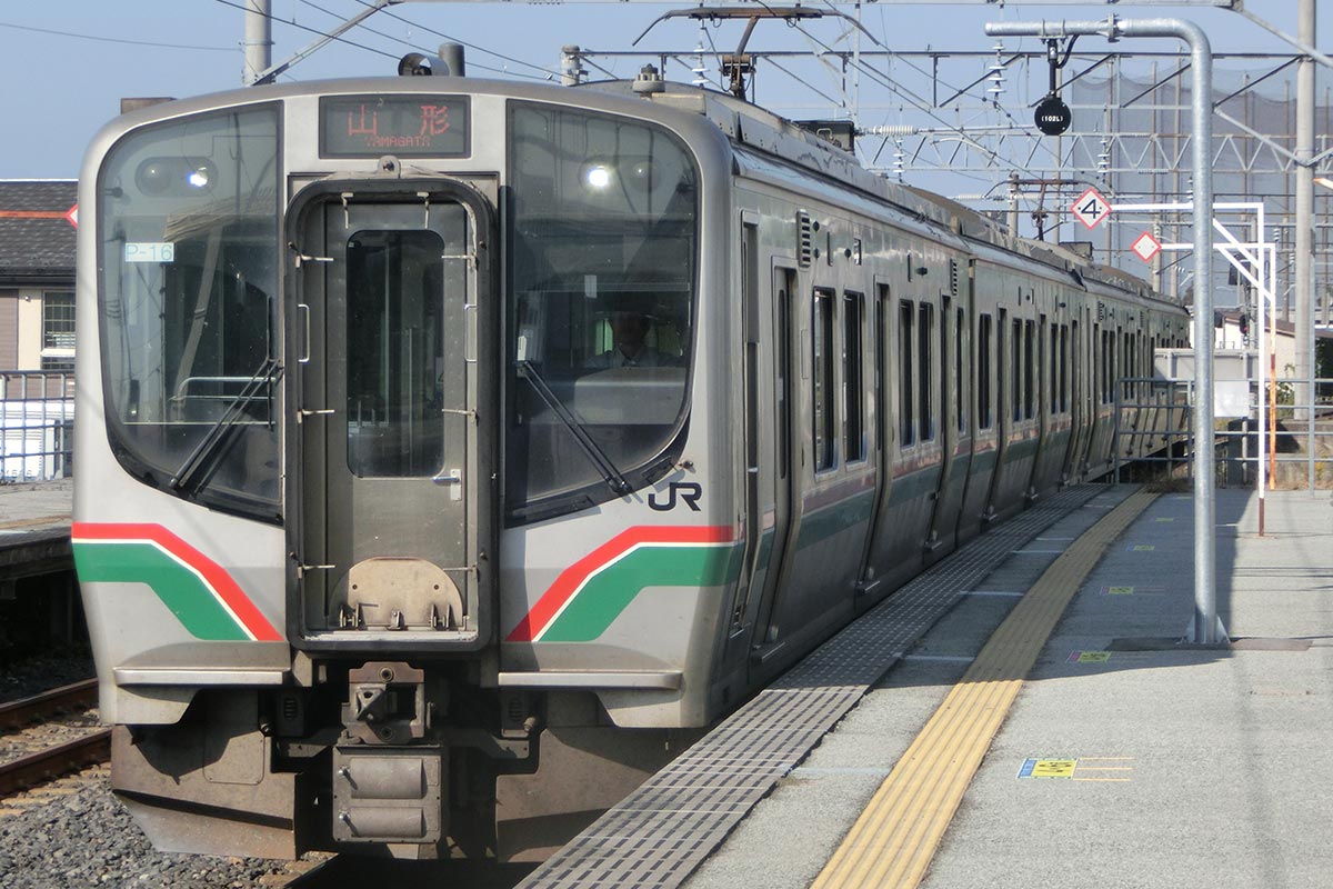 仙山線のE721系電車