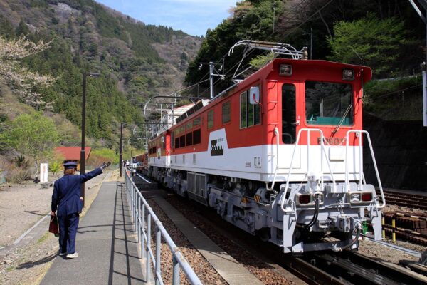 大井川鐵道の観光列車「アプト式列車」