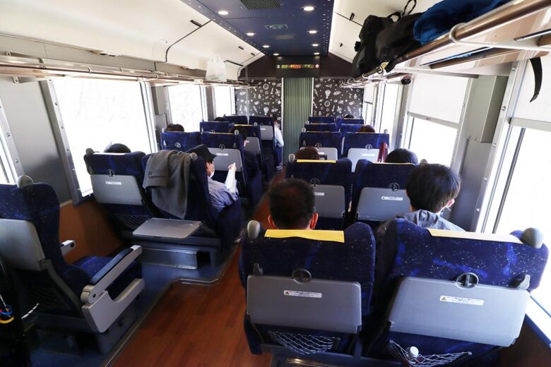 JR東日本の観光列車「HIGH RAIL 1375」2号車
