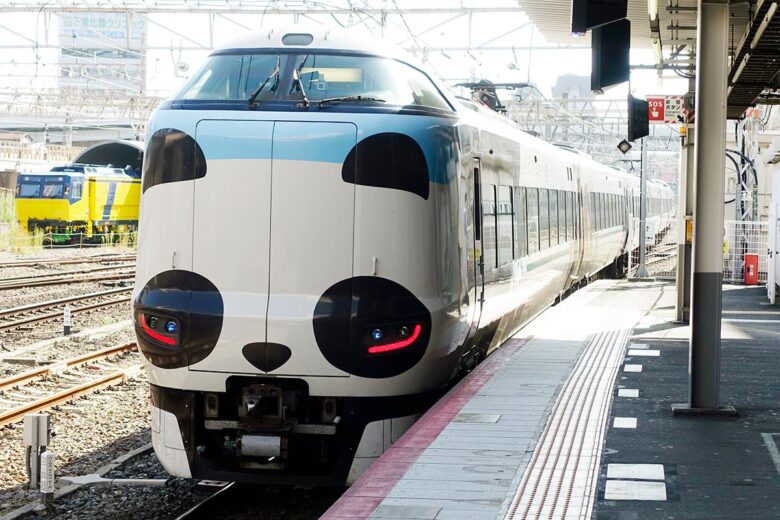 JR西日本の観光列車「パンダくろしお」の「Smileアドベンチャートレイン」