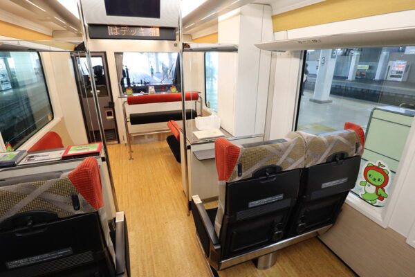 JR東日本の観光列車「リゾートビューふるさと」車内