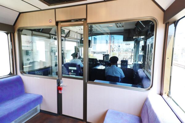 JR東日本の観光列車「リゾートやまどり」展望室