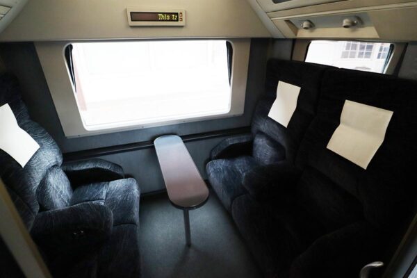 長野電鉄の観光列車「スノーモンキー」の4人用個室「Spa猿～ん」