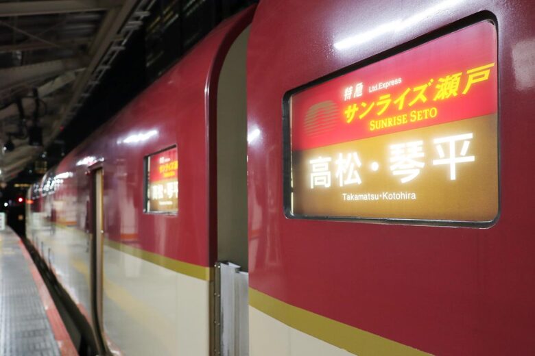 琴平駅へ延長運転するJR西日本・JR東海の寝台列車「サンライズ瀬戸」