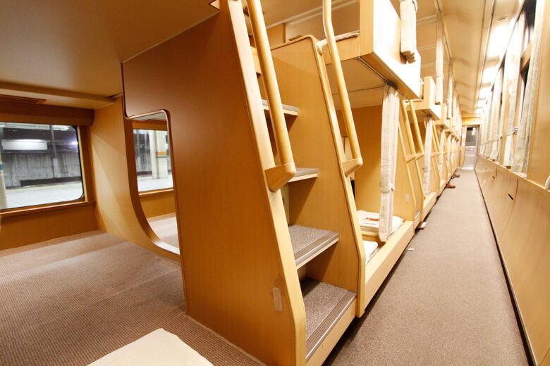 JR西日本・JR東海の寝台列車「サンライズ瀬戸」「サンライズ出雲」の「ノビノビ座席」