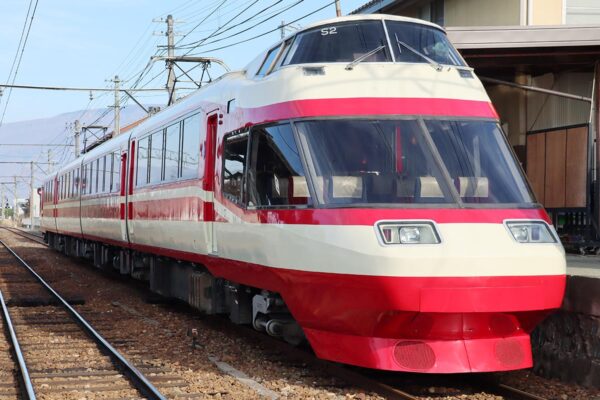 長野電鉄の観光列車「ゆけむり」