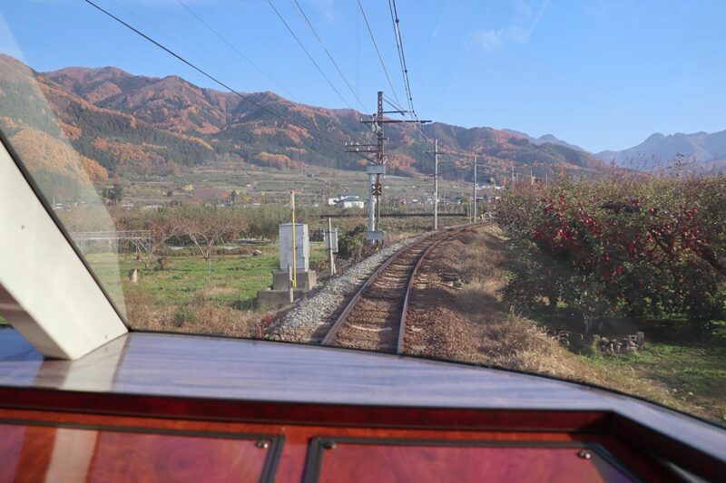 長野電鉄の観光列車「ゆけむり」展望席