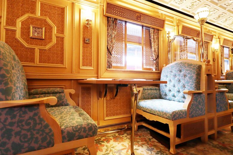JR九州の観光列車「或る列車」テーブル席