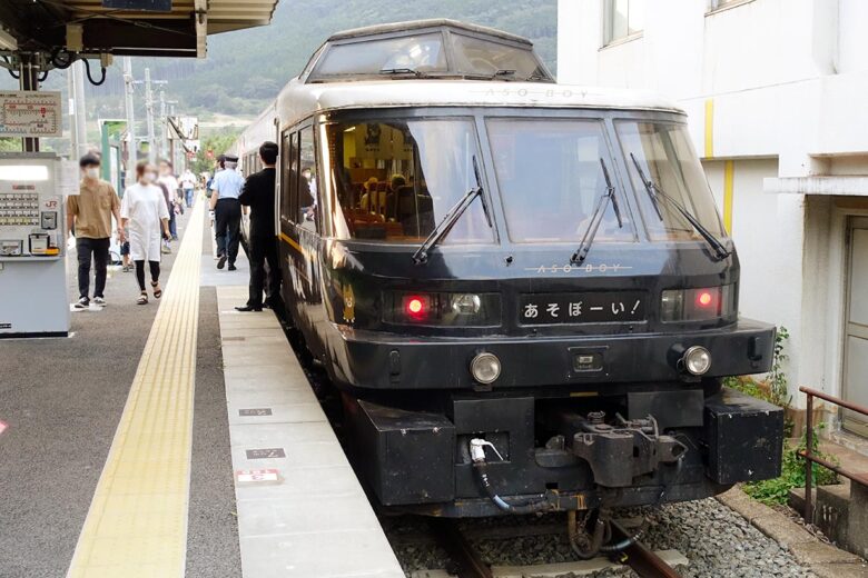 JR九州の観光列車「あそぼーい！」