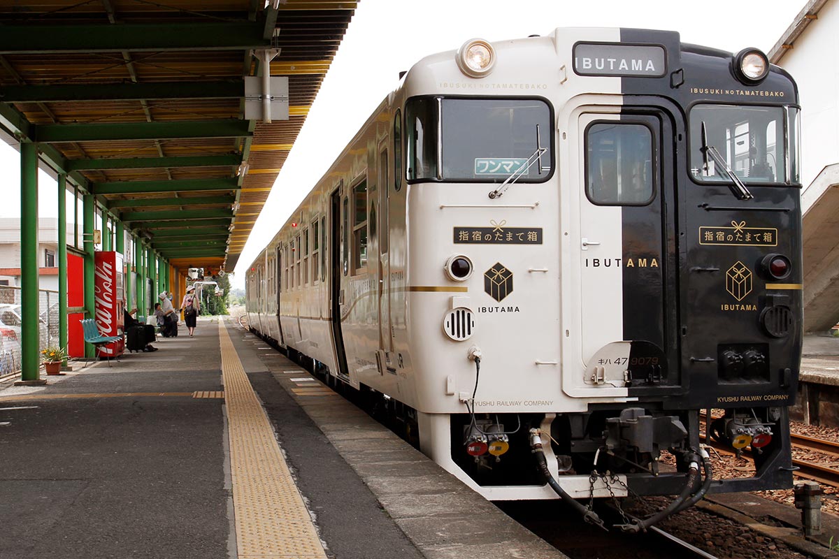 JR九州の観光列車「指宿のたまて箱」