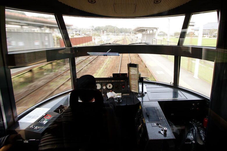JR九州の観光列車「ゆふいんの森（III世）」展望席からの眺望