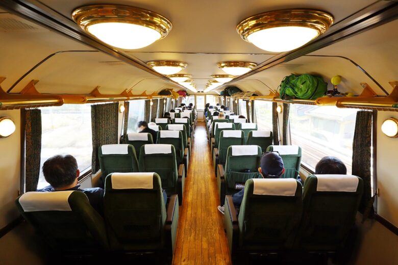 JR九州の観光列車「ゆふいんの森（I世）」通常座席