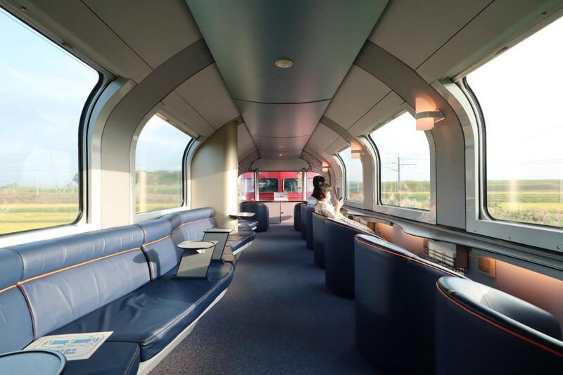 JR東日本の寝台列車「カシオペア紀行」ラウンジカー