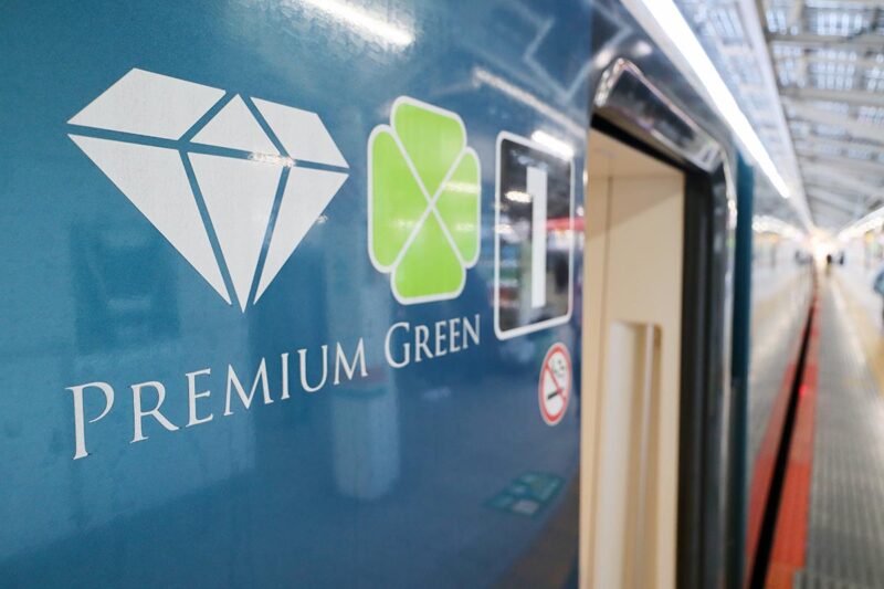JR東日本の観光列車「サフィール踊り子」プレミアムグリーン