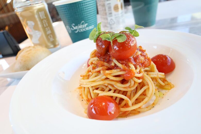 JR東日本の観光列車「サフィール踊り子」カフェテリアのメニュー「伊豆産フレッシュトマトのスパゲティ」