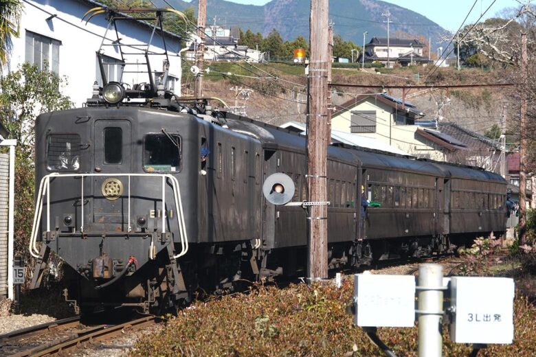 電気機関車が先頭に立つEL急行（画像：大井川鐵道）