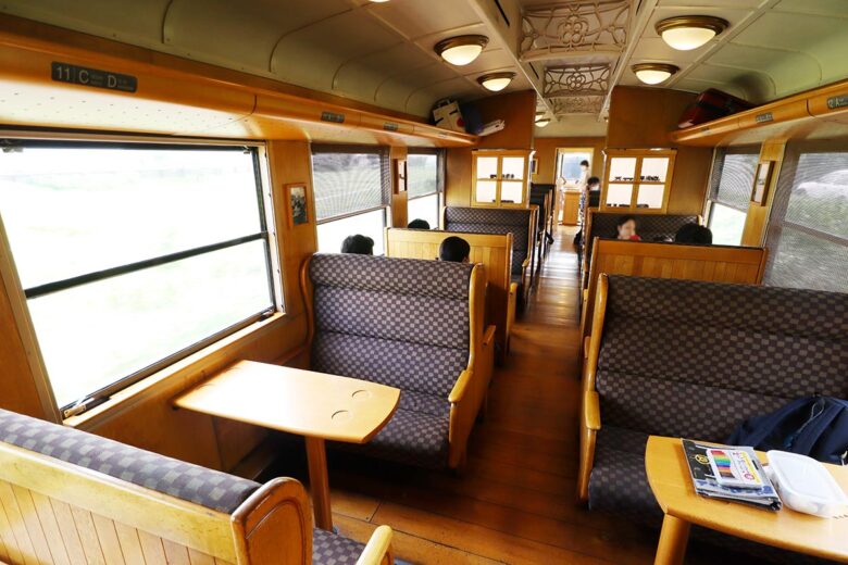 JR九州の観光列車「SL人吉」普通車指定席
