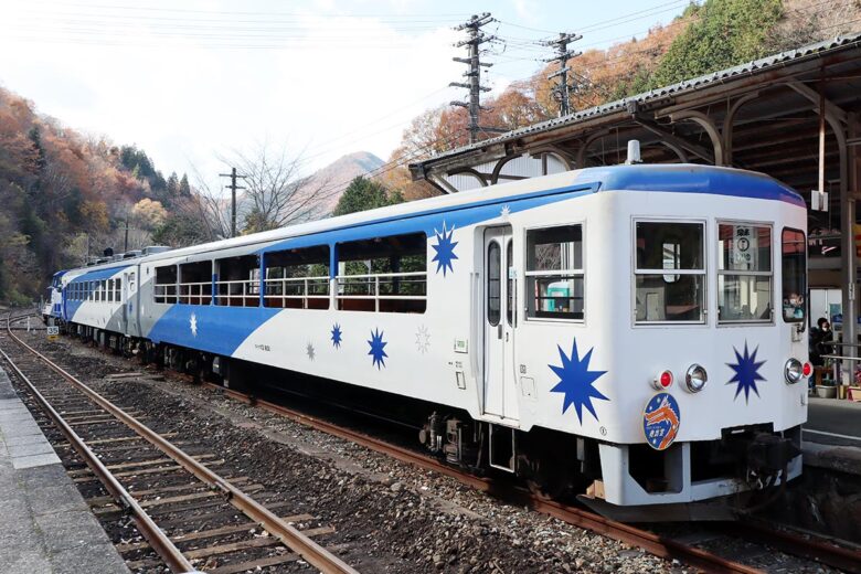 JR西日本の観光列車「奥出雲おろち号」12系客車