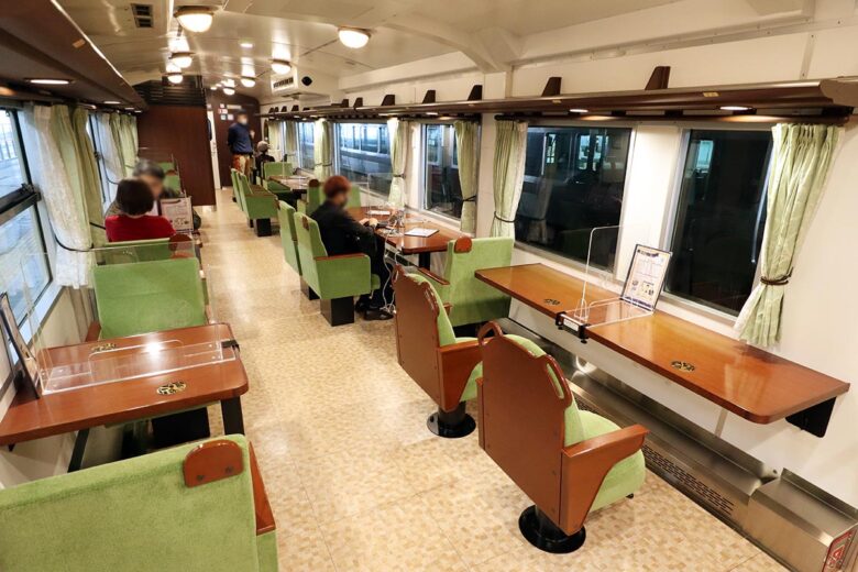 JR西日本の観光列車「etSETOra」2号車