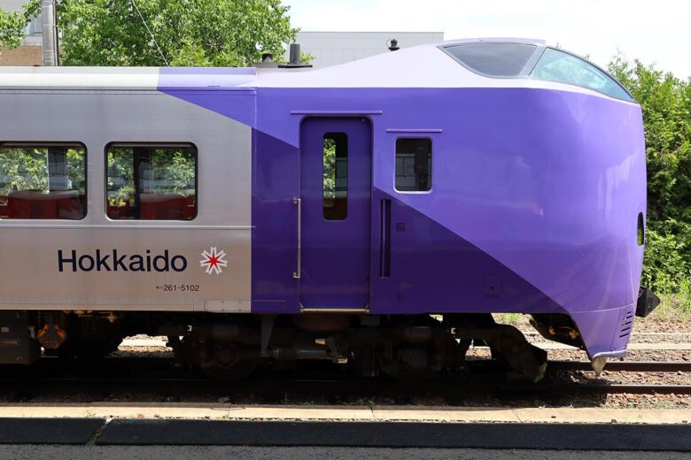 観光列車「フラノラベンダーエクスプレス」に使われるキハ261系ラベンダー編成