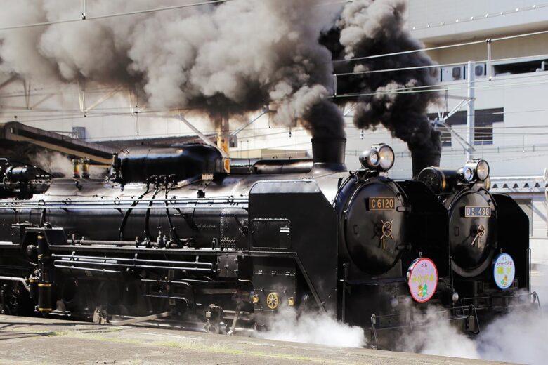 観光列車「SLぐんま」に使われるC61形とD51形の蒸気機関車