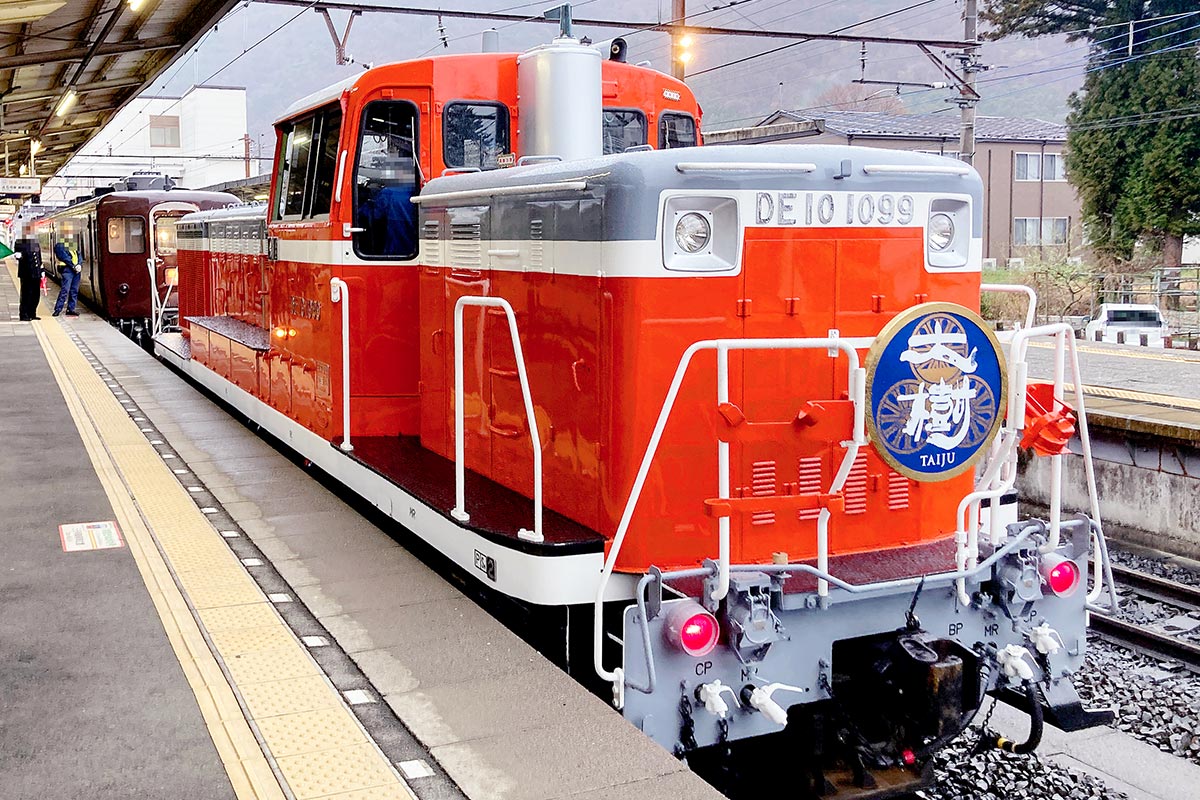 東武鉄道の観光列車「DL大樹」